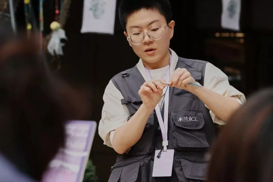 文科女博士，退学做维修