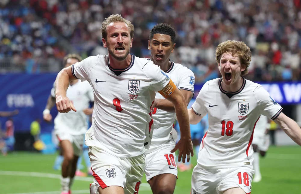 世界杯：英格兰2-1逆转民主刚果 凯恩双响创纪录