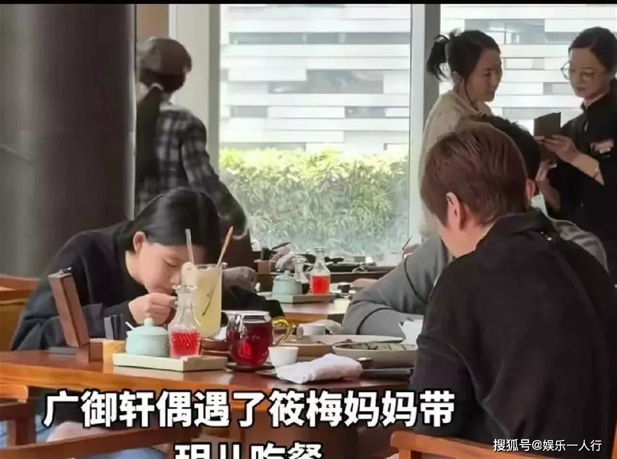 小玥儿跟着马妈妈吃私饭的细节，把后姥姥剧本撕得稀烂