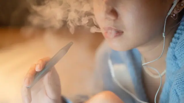 "依托咪酯"毒品危机：为何在东亚青少年间蔓延？