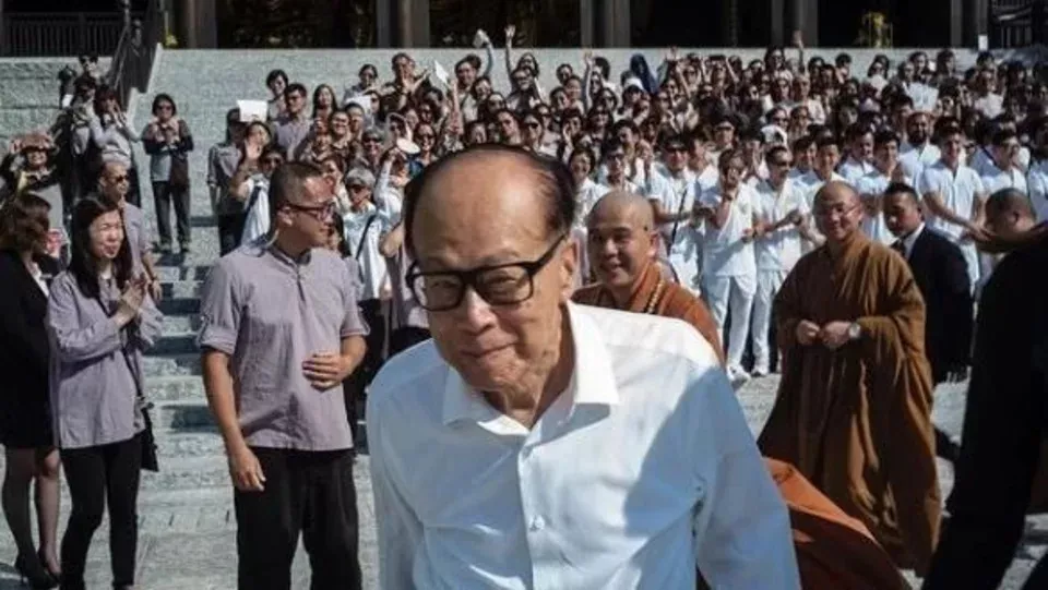 李嘉诚突然狂卖海外资产 疯狂套现 他嗅到了什么？
