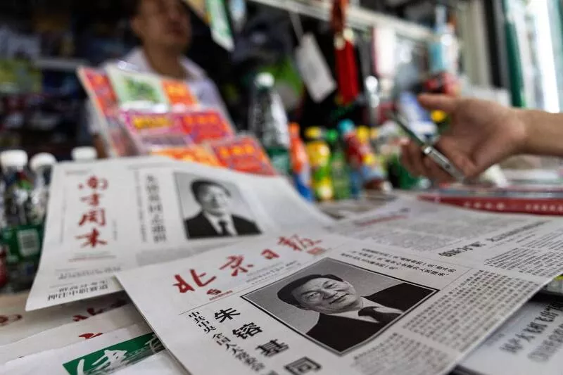 怕成不满宣泄出口 中国紧盯民间悼念朱镕基活动
