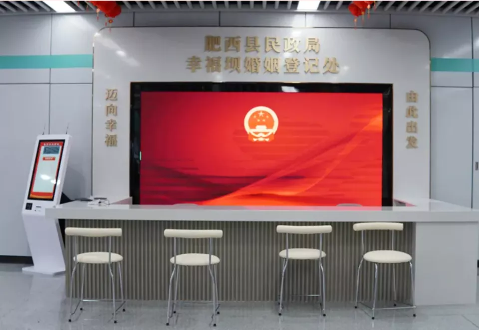 “地铁婚姻登记点”引发热议：在此登记数占当地一半