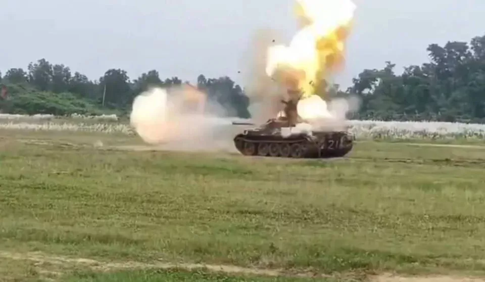 中国制坦克突膛炸 孟加拉演习2死1重伤 士兵喷飞画面曝
