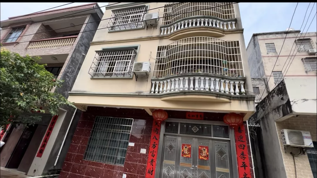 “梅姨”儿媳：七八年前最后一次回来 户口还留在村里
